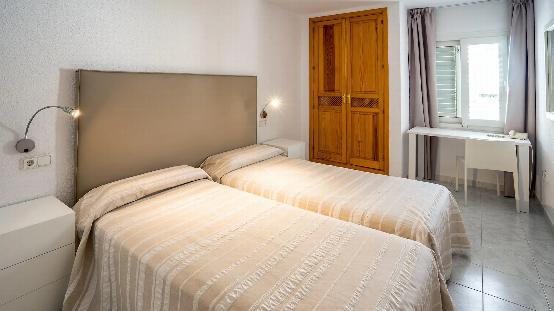 Aparthotel Duquesa Playa Santa Eularia des Riu 4*,  Spanje
