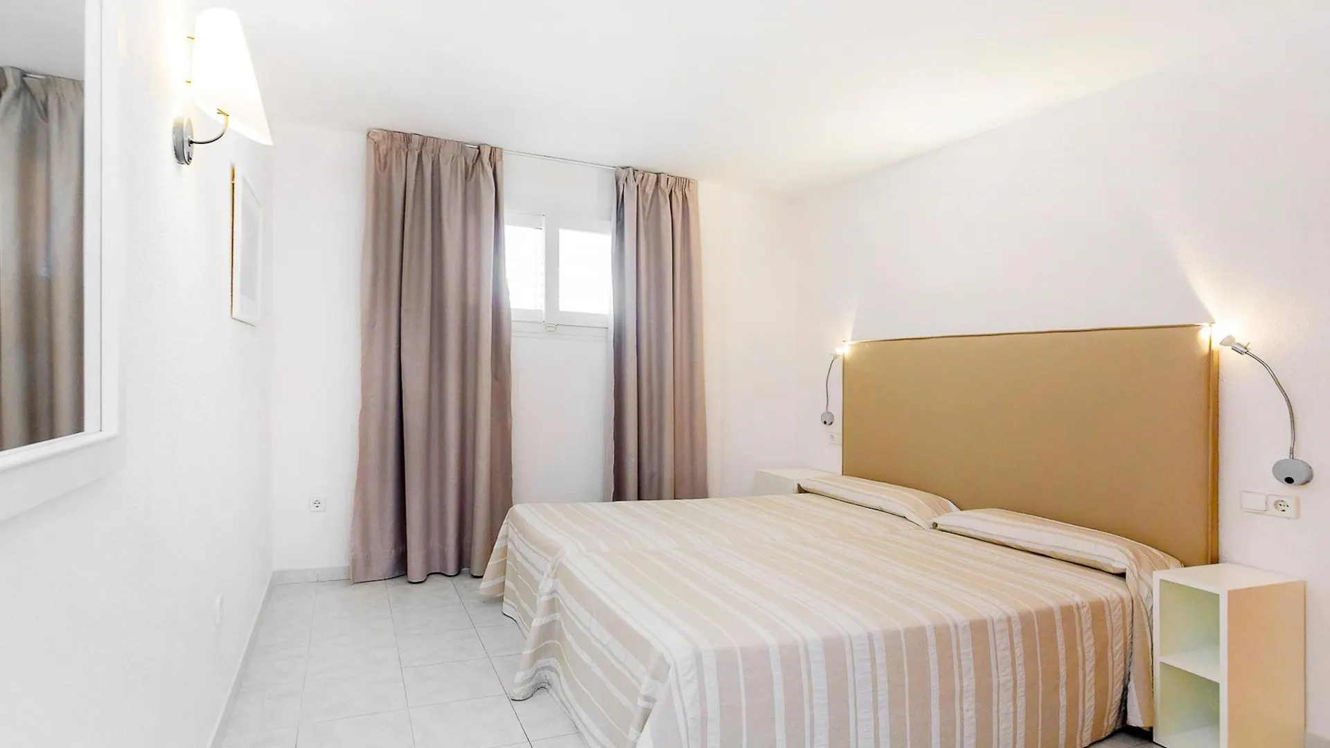 Aparthotel Duquesa Playa Santa Eulalia del Río
