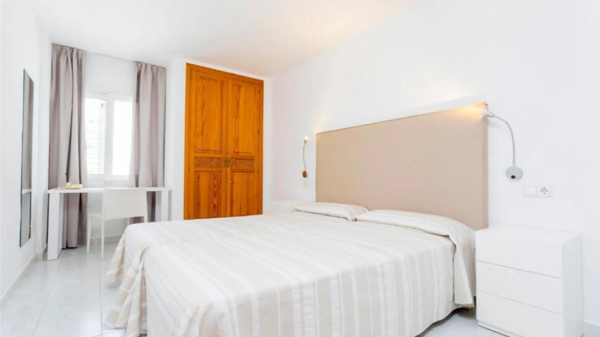 Aparthotel Duquesa Playa 산타 에우랄리아 데 리오
